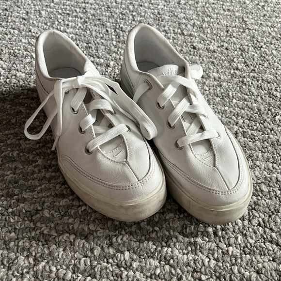 Nike Tennis Shoes - Picture 2 of 2